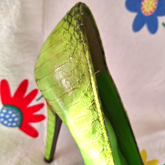 Lauren Ralph Lauren | Kailee Snakeskin Embossed Platform Pumps - Lime Green - Picture 6 of 13